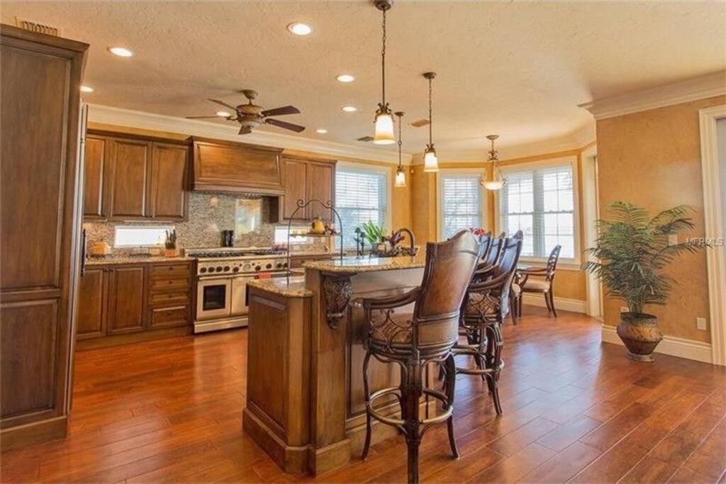 Large Mediterranean Oasis - Water Views & Pool Clearwater Beach Exterior foto